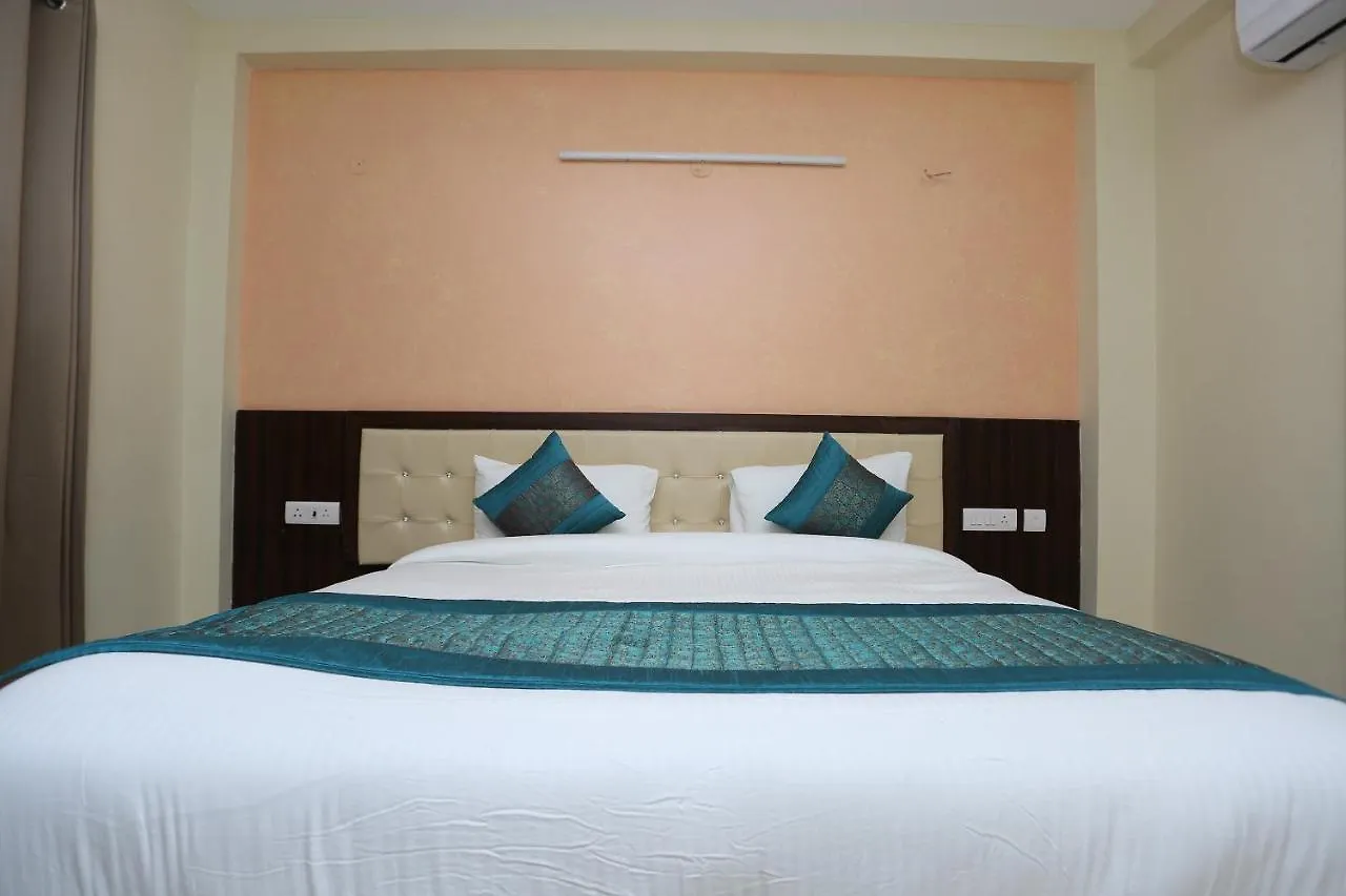 Hotel Oyo Flagship 12081 Palm Garden Suites Gurgaon