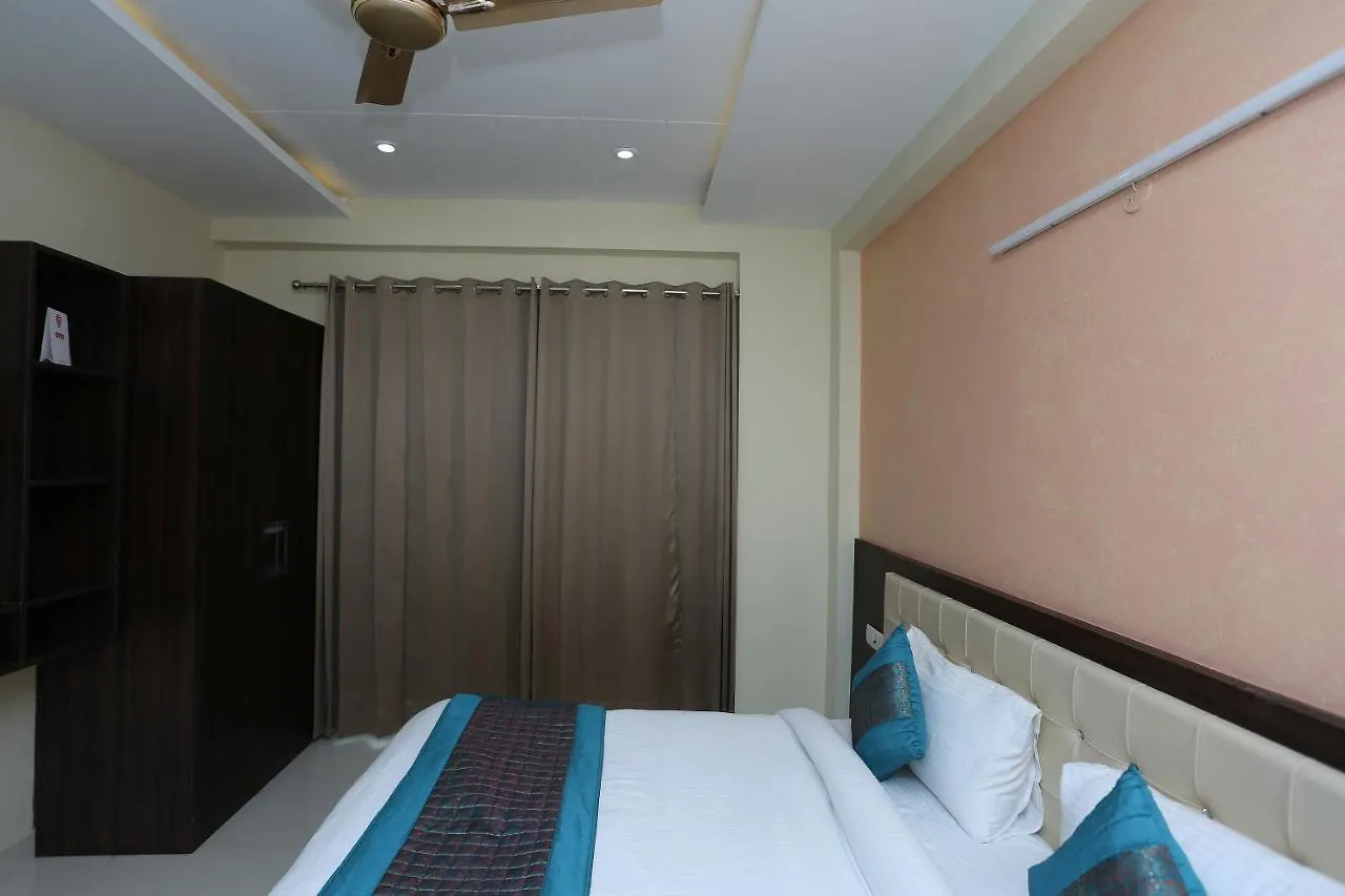 Oyo Flagship 12081 Palm Garden Suites Γκουργκάον Ινδία
