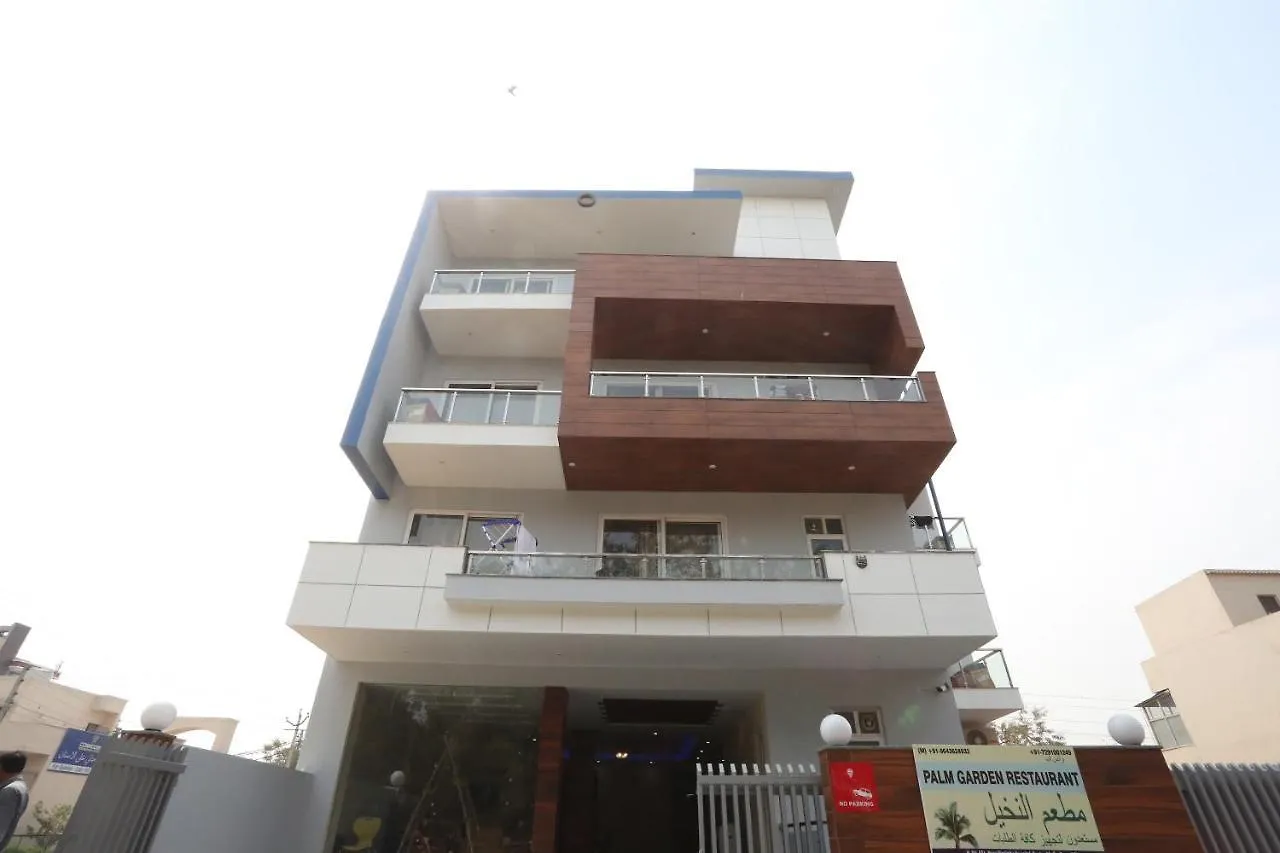 Oyo Flagship 12081 Palm Garden Suites Γκουργκάον 3*,