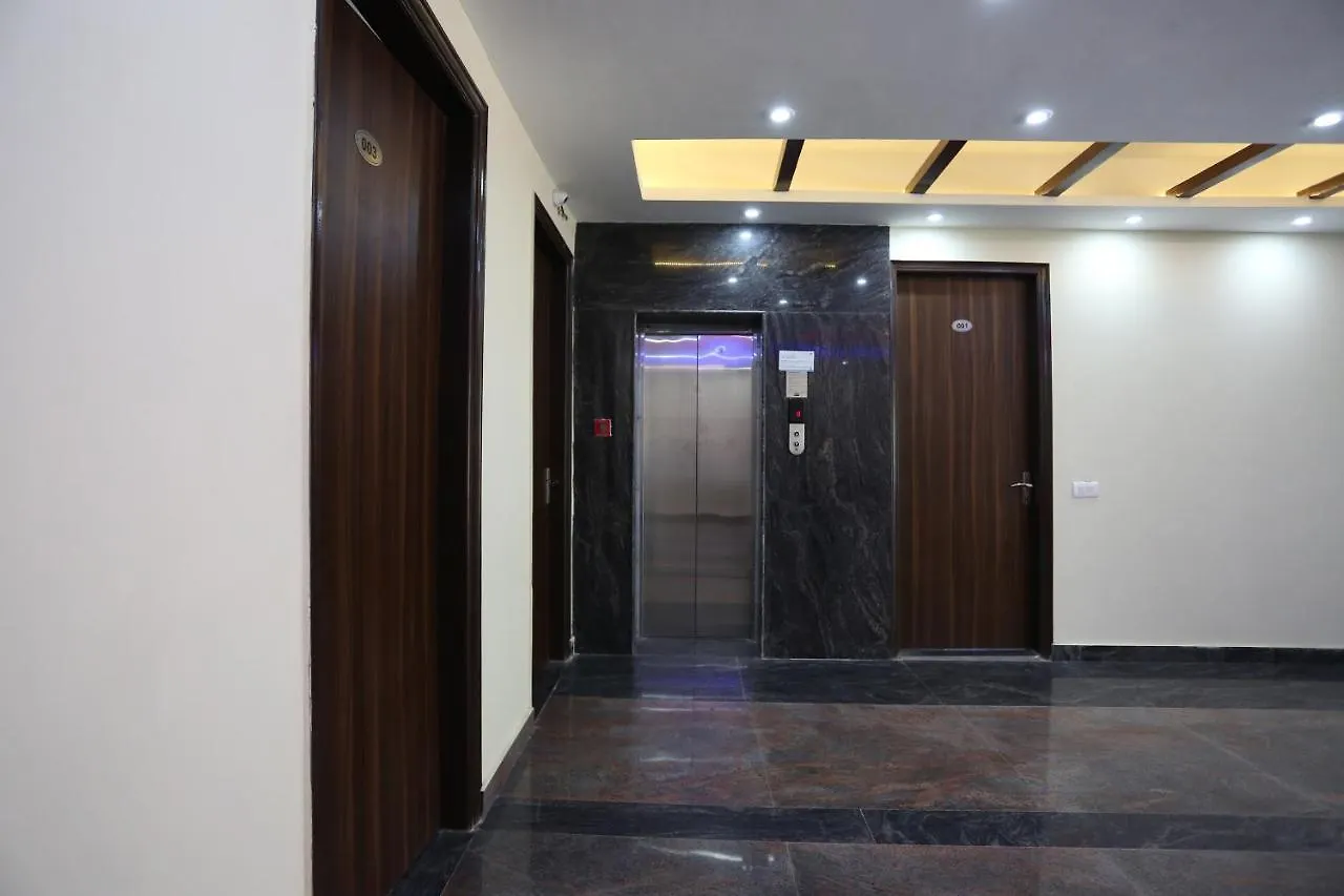 Oyo Flagship 12081 Palm Garden Suites Γκουργκάον Ξενοδοχείο