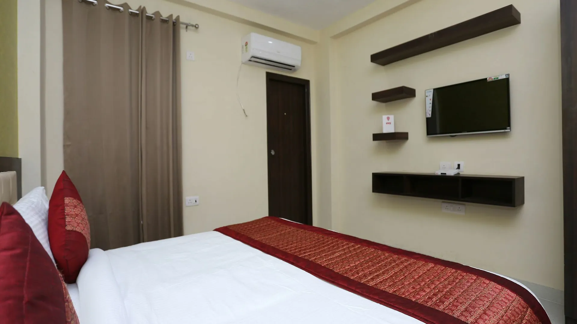 Hotel Oyo Flagship 12081 Palm Garden Suites Gurgaon